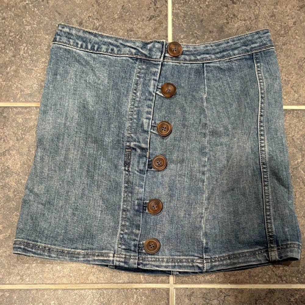 Classic Denim Button-Up Pencil Skirt